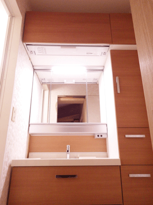 ワンランク上のドレッサー　LIXIL　ミズリアにお取替え